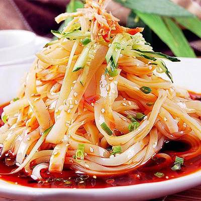 陜西女娃的美食菜單中怎能沒(méi)有涼皮?在家自制涼皮的詳細(xì)做法