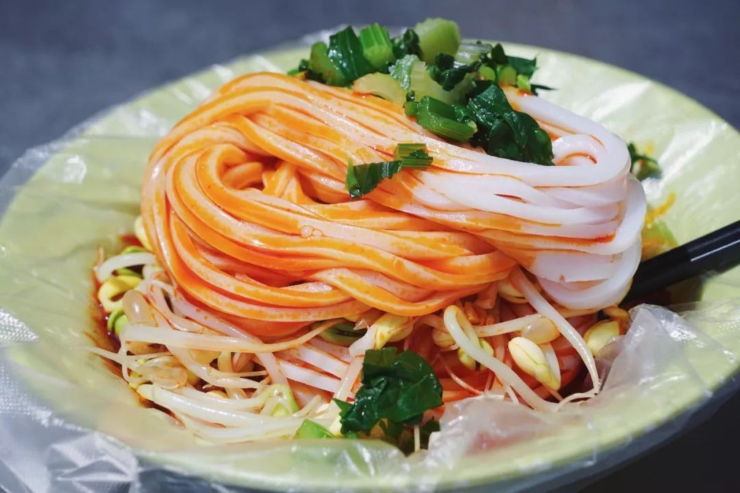 我們花了6小時掃蕩秦鎮(zhèn)18碗涼皮，吃出5碗真愛!