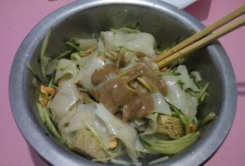 不用出去買涼皮,在家做簡單方便,美味可口